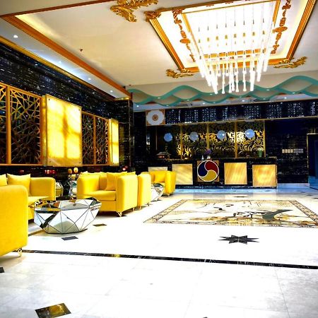 Asian Hotel Дукм Екстериор снимка