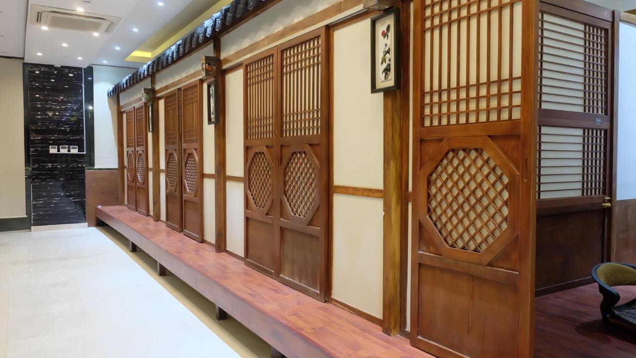 Asian Hotel Дукм Екстериор снимка