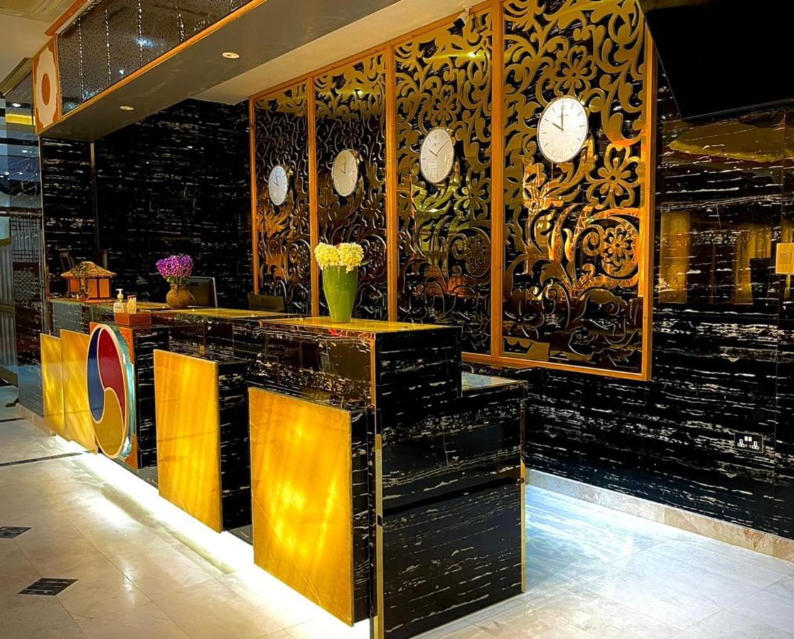 Asian Hotel Дукм Екстериор снимка